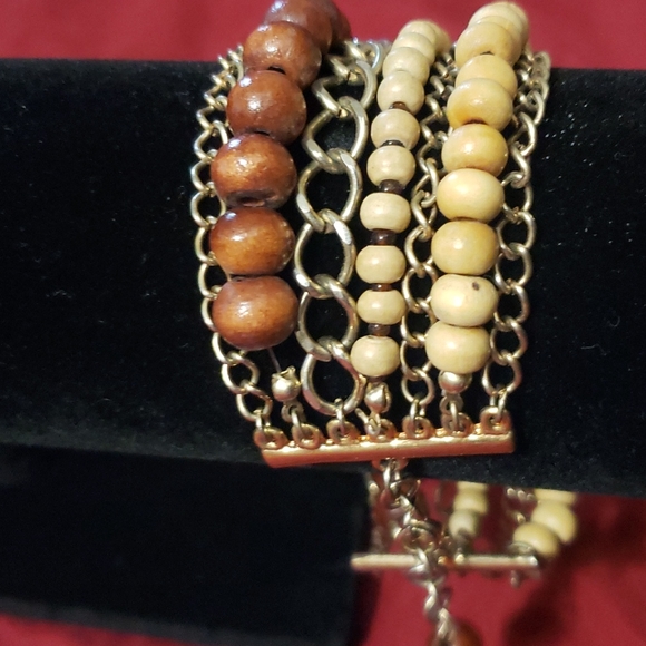Jewelry - Gold toned and brown/tan beaded bracelet
